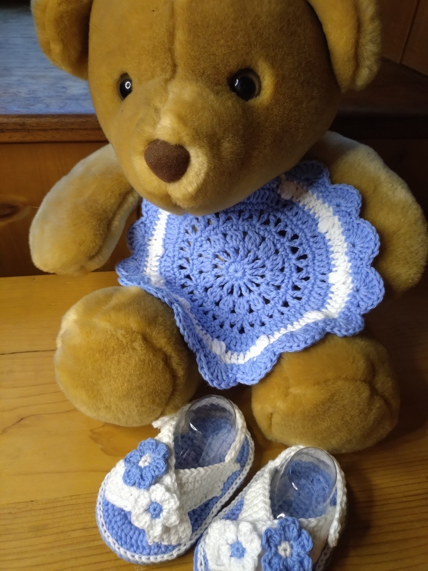 Coffret Naissance Crochet - Sandales Moelleuses & Bavoir Assorti - 100% Coton