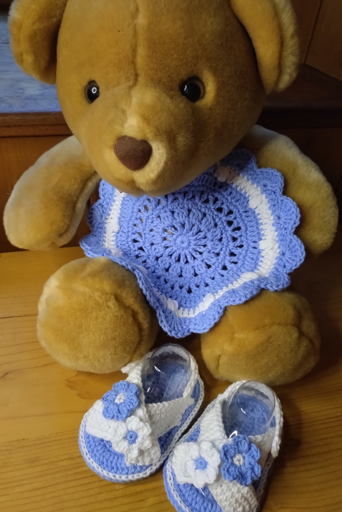 Coffret Naissance Crochet - Sandales Moelleuses & Bavoir Assorti - 100% Coton