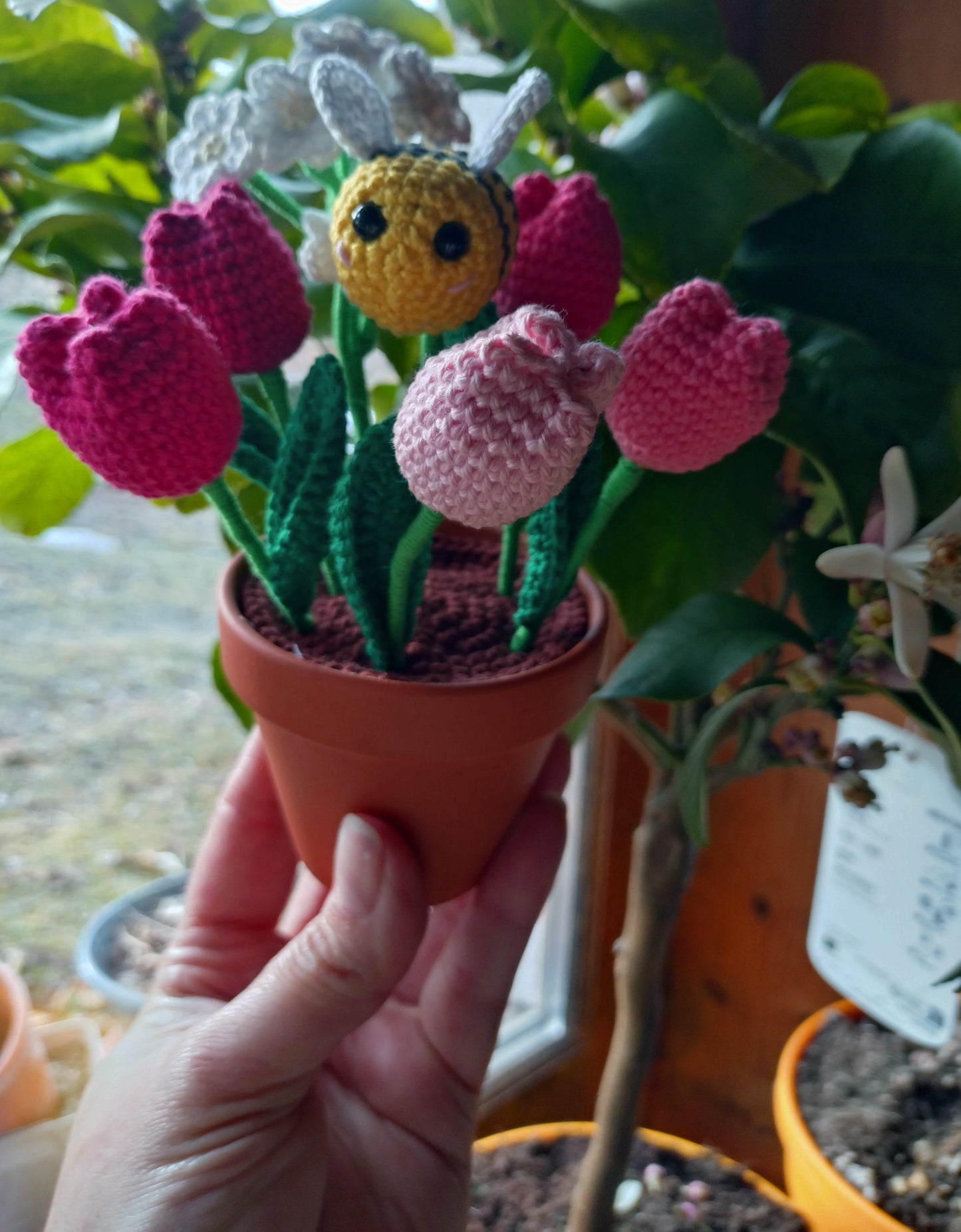 Pot de tulipes au crochet – Parfum de lavandin