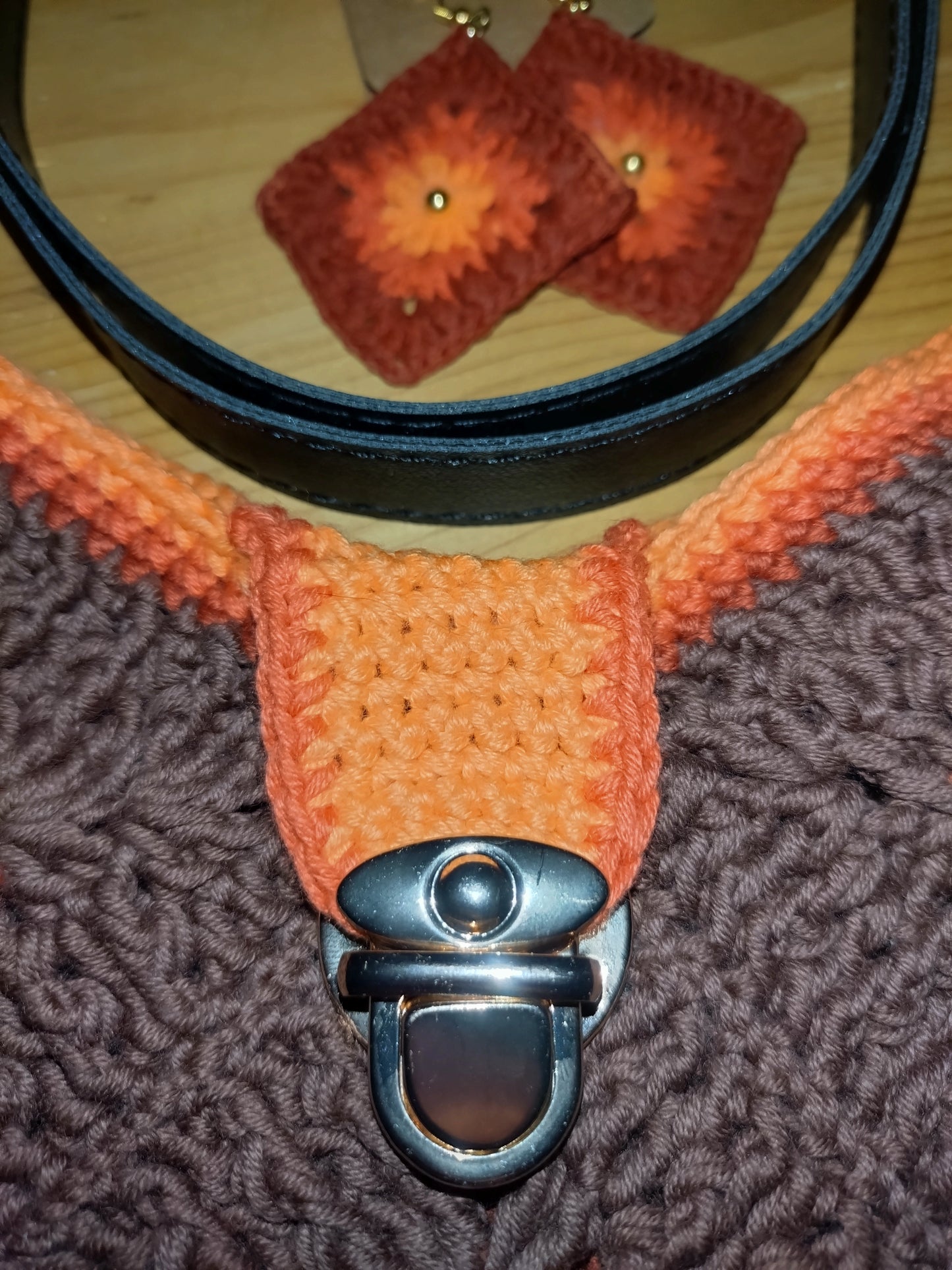 Ensemble sac fourre-tout et boucles d'oreilles en crochet