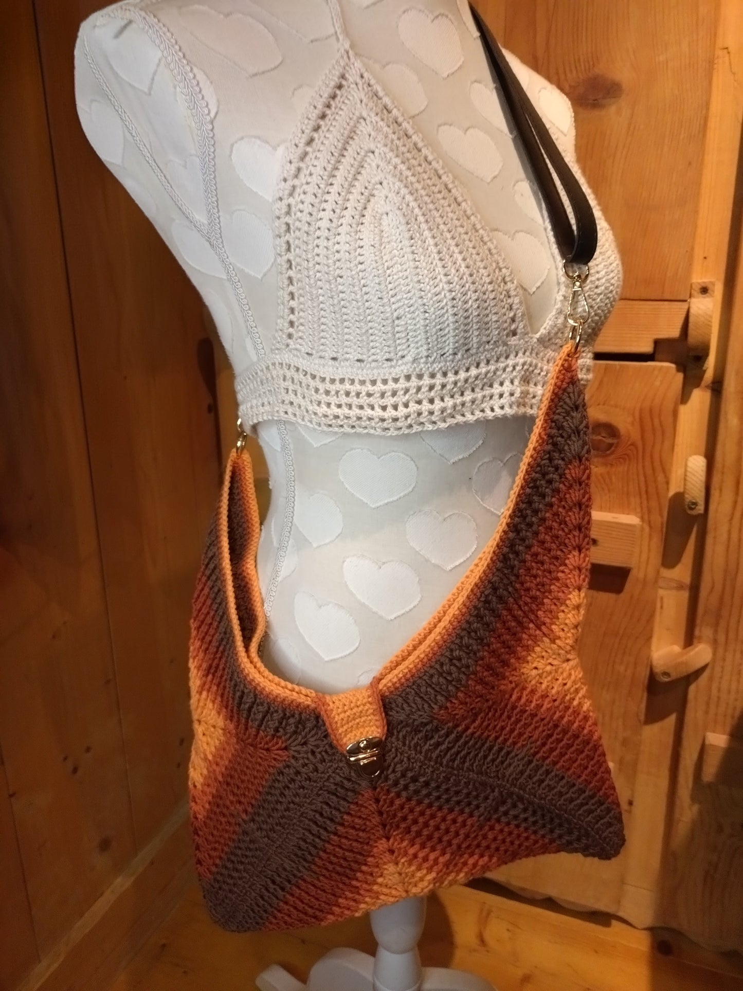 Ensemble sac fourre-tout et boucles d'oreilles en crochet