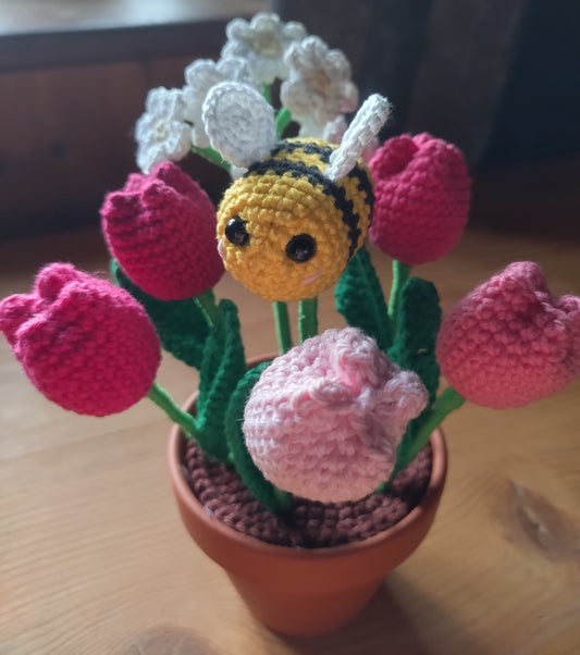 Pot de tulipes au crochet – Parfum de lavandin